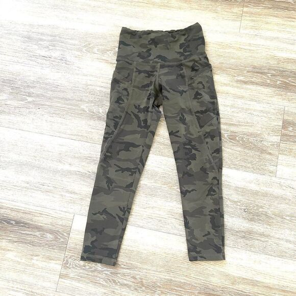 Strut This camo high rise crop Leggings - Picture 2 of 9